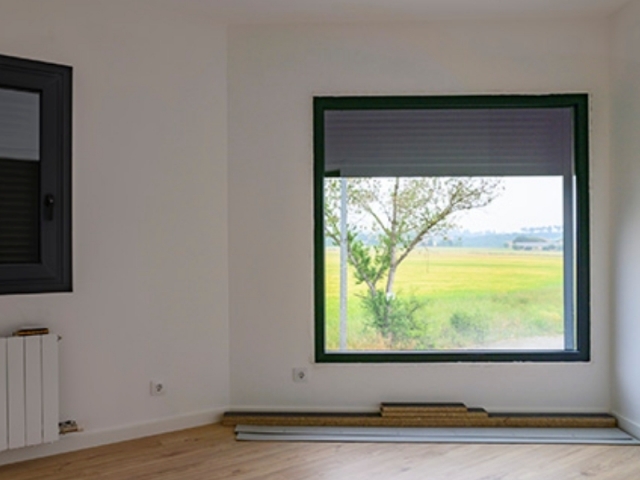 Casa en Cardedeu - La madera también presente en los pisos de las habitaciones.