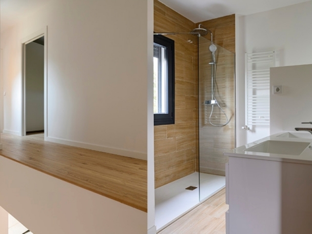 Casa en Cardedeu - Lacasa cuenta con 2 baños completamente equipados.