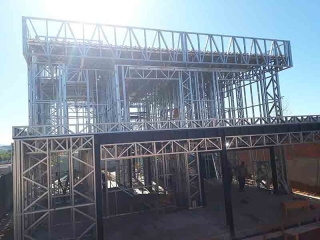 Obra Monte Carlo BIM - Vista frontal de la estructura steerl frame